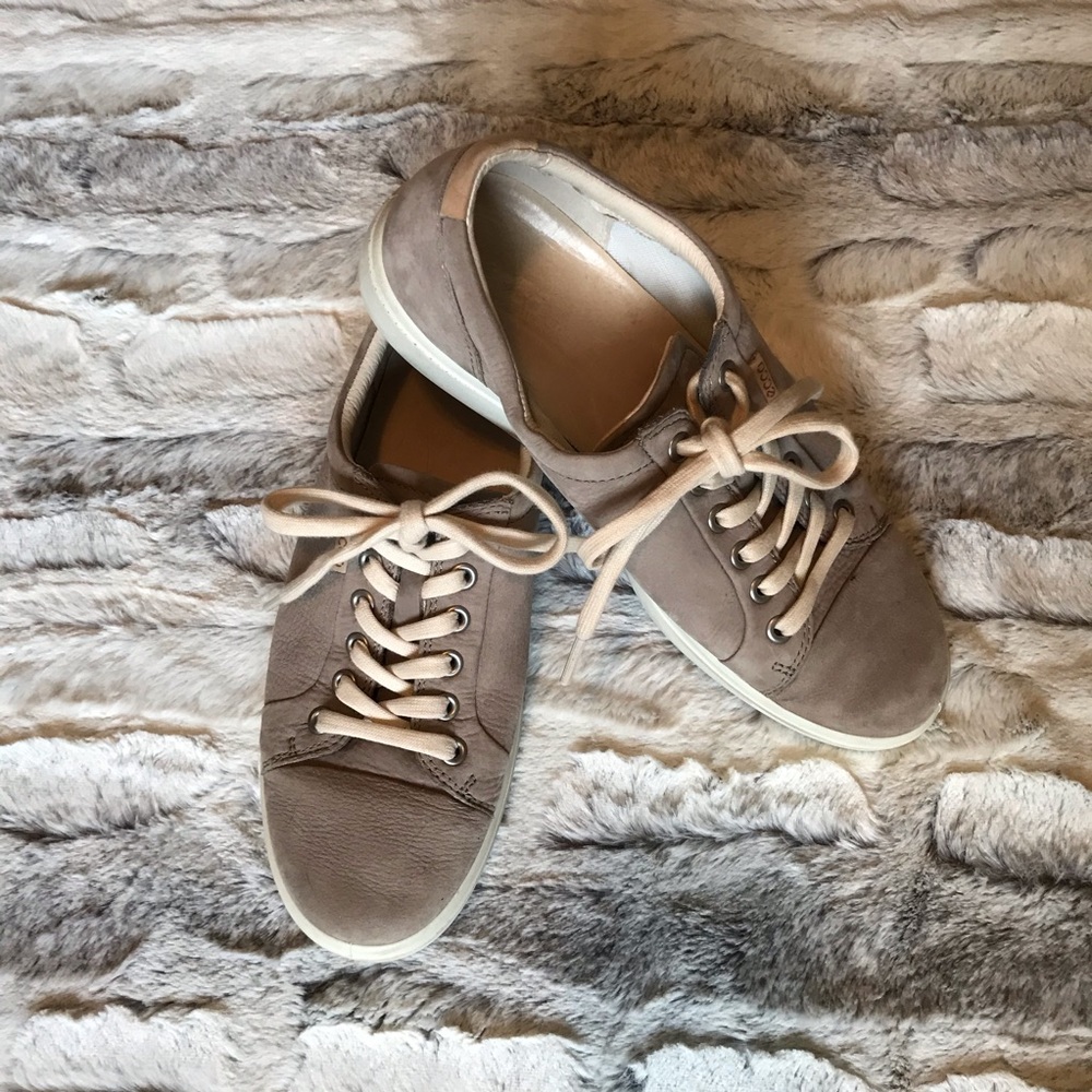 size 8 Ecco gray leather lace-up shoes